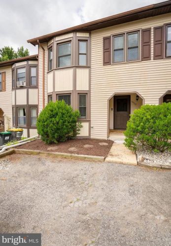 4922 Blossom Ln, Wilmington, DE 19808-1709