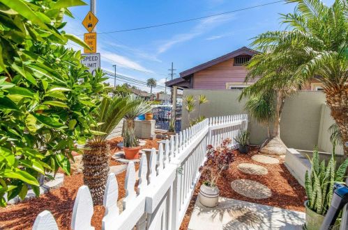 3616 10th St, Long Beach CA  90804-3906 exterior