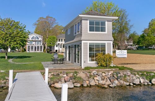 3 Walworth Ave, Williams Bay, WI 53191-9741