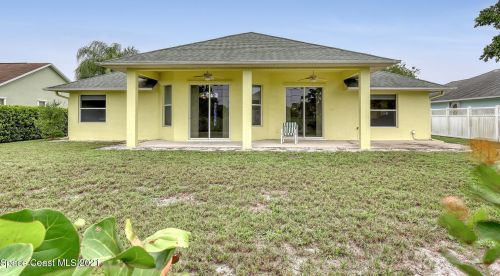 105 Keystone Dr, Sebastian FL  32958-6935 exterior