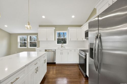 9 Brookwood Dr, Wheatley Heights NY  11798-1005 exterior