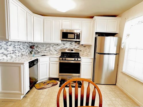 105 Biltmore Cir, Huntington Station, NY 11746-1482