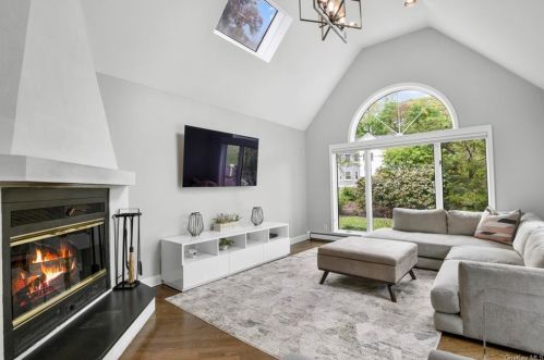 40 Hillandale Rd, Rye Brook NY  10573-1705 exterior