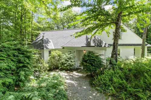 27 Granholm Rd, Sunapee, NH 03782-3032