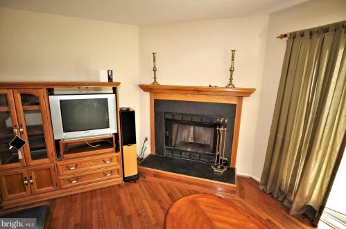 1 Allison Rd, East Windsor NJ  08520-2629 exterior