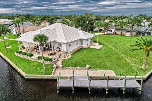 22 Cedarwood Ct, Palm Coast FL  32137-8947 exterior
