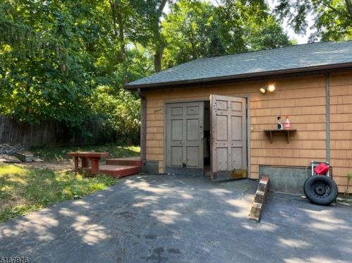 11 Hamilton Ter, Berkeley Heights NJ  07922-2035 exterior