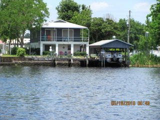 229 Sportsman Dr, Welaka, FL 32193-3407