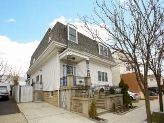 731 3rd St, Secaucus, NJ 07094-3130