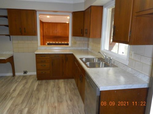 8383 Cheviot Rd, Cincinnati OH  45247-3803 exterior