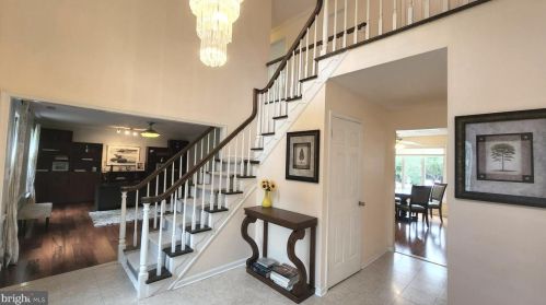 1448 Buford Dr, Yardley PA  19067-4342 exterior