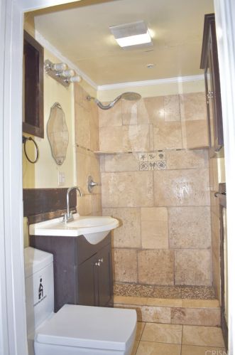 8123 Noble Ave, Van Nuys CA 91402-4509 exterior