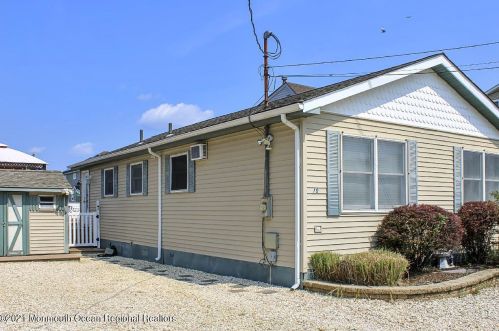 108 Monterey Dr, Bricktown NJ  08723-7009 exterior