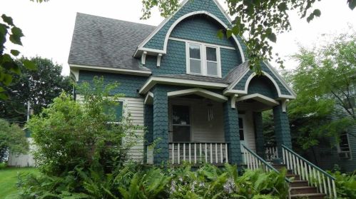 305 Walnut St, Dodgeville, WI 53533-1798