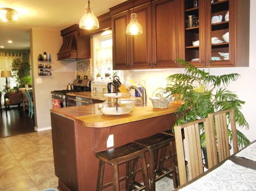 1322 Pine Acres Blvd, Bayshore, NY 11706-5438