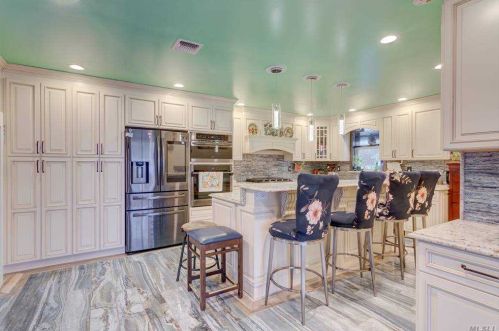 1350 Spur Dr, Islip Manor NY  11751-1119 exterior