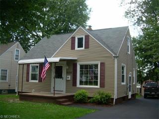1638 Oakwood Ave, Akron, OH 44301-2749