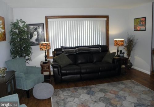 11008 Keswick Rd, Philadelphia PA  19154-4137 exterior
