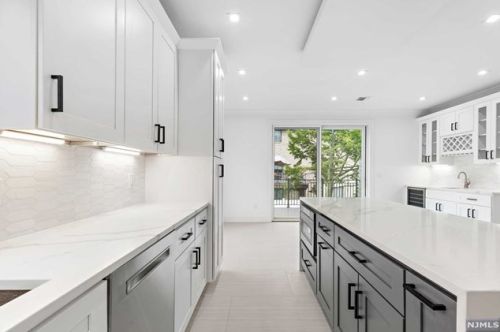 59 Lawton Ave, Cliffside Park NJ  07010-3023 exterior