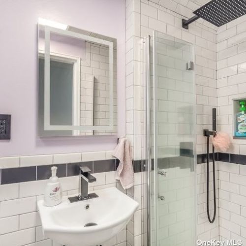 23 Oneida St, Deer Park NY  11729-3537 exterior