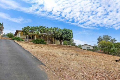 838 Hutchison St, Vista, CA 92084-1416