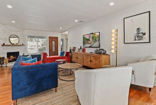 7356 Leescott Ave, Van Nuys CA  91406-2624 exterior