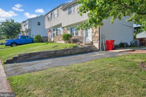 701 Holly Dr, Pottstown, PA 19464-3605