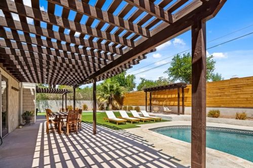46500 Cameo Palms Dr, La Quinta CA  92253-2016 exterior