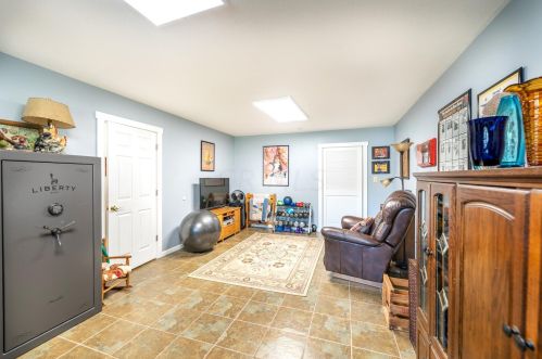 1440 Choctaw Dr, London OH  43140-8728 exterior