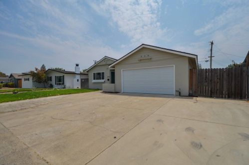 2020 Tokay Ave, Turlock CA  95380-4345 exterior