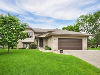 11506 Lakeside Cir, Champlin, MN 55316-2600