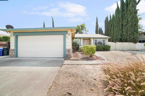 962 Stoneman Ave, West Pittsburg, CA 94565-5427