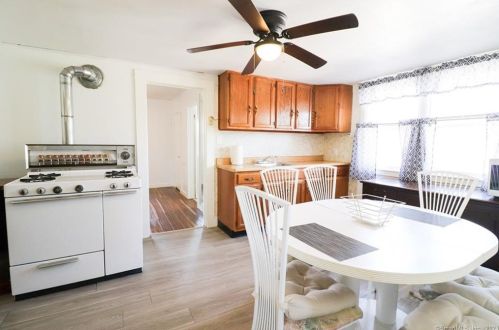 10 Smith St, New Britain CT 06053-3621 exterior