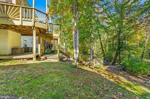 11831 Parliament Dr, Woodbridge VA  22192-1006 exterior