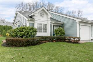 270 Glen Dr, Panamoka, NY 11961-1635