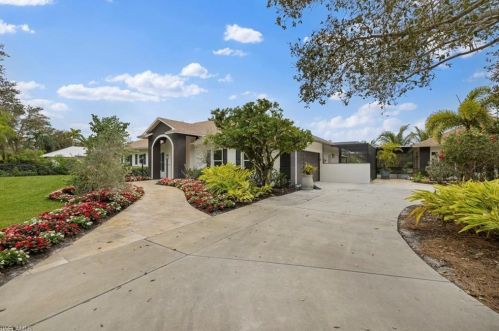 2291 Oakes Blvd, Naples FL  34119-8758 exterior