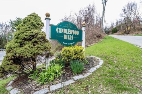 75 Candle Hill Rd, Danbury CT  06812-2412 exterior