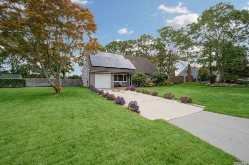 17 Wedgewood Ln, Brookhaven, NY 11719-9708