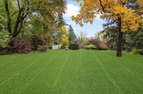 61 Knotty Oak Rd, Coventry RI  02816-8306 exterior