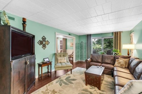 701 Camelot Dr, Pittsburgh PA  15237-4979 exterior