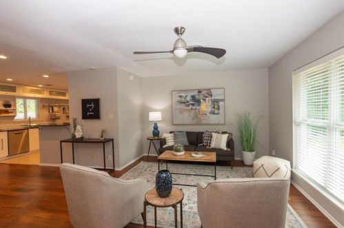 8016 Briarwood Ln, Austin TX 78757-6929 exterior