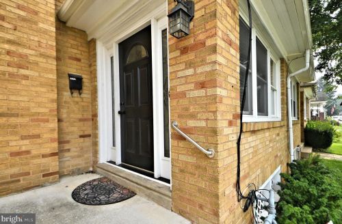 335 Stuart Ave, Downingtown PA  19335-2574 exterior