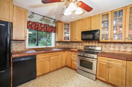 646 Branchville Rd, Ridgefield CT  06877-6128 exterior