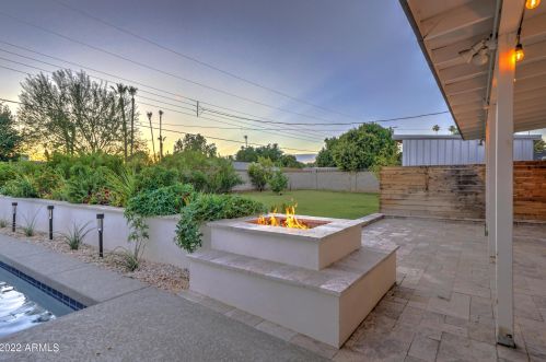 7814 11th Ave, Phoenix AZ  85021-7113 exterior