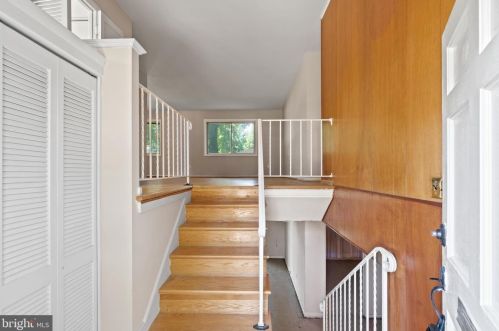 6501 Carrsbrook Ct, Springfield VA 22150-1311 exterior