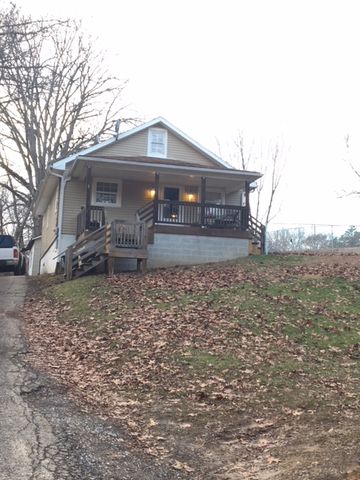 1520 Pike St, Parkersburg, WV 26101-6404