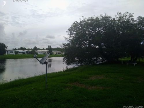 17 Madrid Ln, Fort Pierce, FL 34952-8515