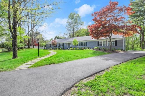 128 Garwood Rd, Bridgeport CT  06611-2220 exterior