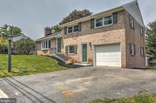 524 Maple St, Ephrata, PA 17522-2124