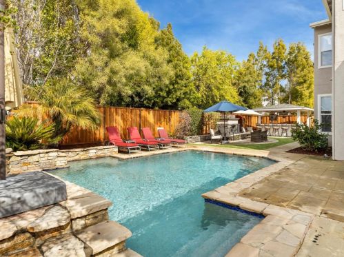 2075 Merlot Dr, Morgan Hill CA  95037-3883 exterior